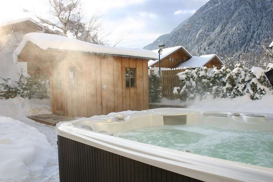 krsitall outdoorjacuzzi